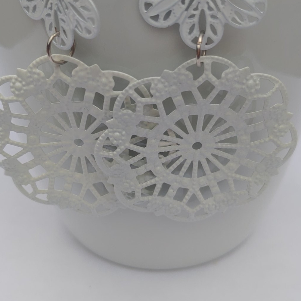 2/$10 or 4/$15 White Laser-cut Earrings Snowflake Floral Long - Picture 3 of 6